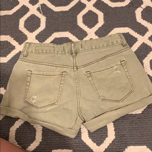 High-rise shorts - Picture 2 of 3